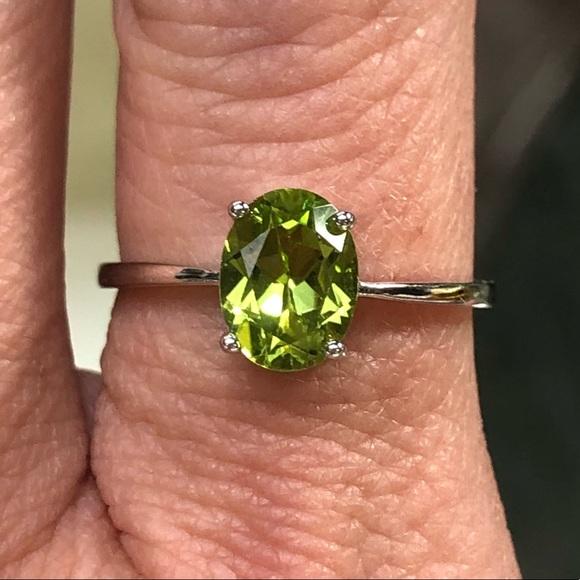 Genuine 1 Carat Peridot Oval Solitaire ~August Birthstone Ring ~ Dainty Wedding - Picture 4 of 16